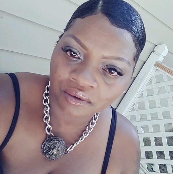 Meet your Posher, Rebecca - Picture 1 of 1